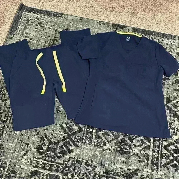 Madelita scrub set - Picture 1 of 6